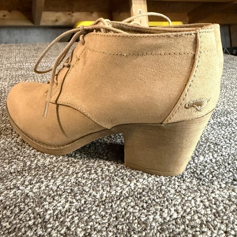 Rocket Dog Womens 8.5 Tan Faux Suede Lace Up Block Heel Ankle Booties Boots